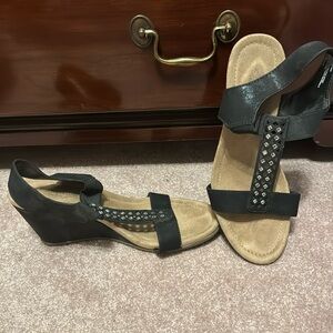 Black wedges size 10